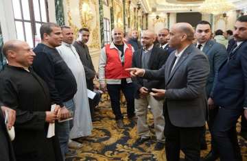 وزير وزارة العمل يتفقد اختبارات العمال المرشحين للعمل في موسم الحج الجديد