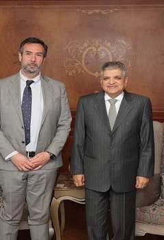 أسامة ربيع والمسؤول الأوروبي