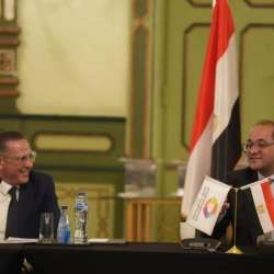 اجتماع وزير المالية