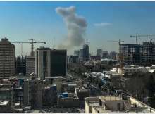 تصاعد أعمدة الدخان جراء قصف إسرائيلي على إيران