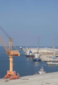 ميناء الدقم التجاري