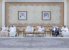 حاكم الشارقة يستقبل المهنئين بعيد الفطر السعيد