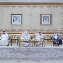 حاكم الشارقة يستقبل المهنئين بعيد الفطر السعيد