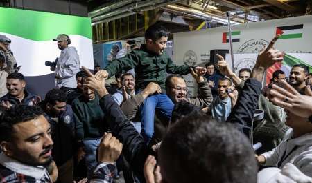 شاهد| الاحتفال بعيد الفطر مع المرضى الفلسطينيين في المستشفى الإماراتي العائم