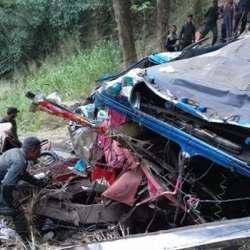 سقوط حافلة ركاب في نهر ببنغلاديش