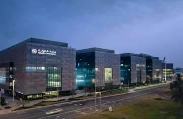 جامعة خليفة