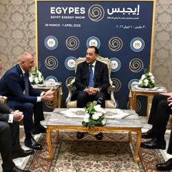 اجتماع مسؤول إيني مع رئيس الوزراء