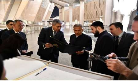 رئيس تتارستان يزور المتحف المصري الكبير ويشيد بتجربة العرض المتميزة