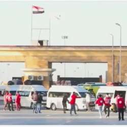 فلسطينيون عائدون إلى قطاع غزة