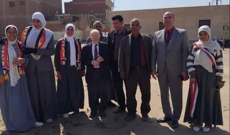 الدكتور أحمد شاهين يلقي محاضرة توعوية للشباب بمدرسة في الشرقية (صور)