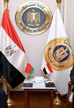 وزير الصناعة والسفير البيلاروسي