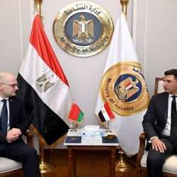 وزير الصناعة والسفير البيلاروسي