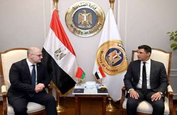 وزير الصناعة والسفير البيلاروسي