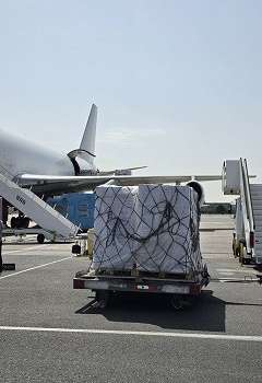 طائرة المساعدات