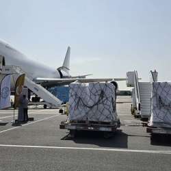 طائرة المساعدات