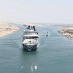 قناة السويس 