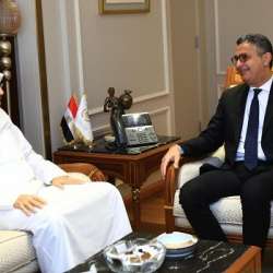 الوزير شريف فاروق وأديب يوسف الأعمى