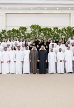 رئيس الدولة ووفد 