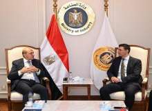 وزير الصناعة يبحث تيسير نفاذ الشركات المصرية للسوق الفرنسي
