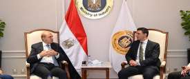 وزير الصناعة يبحث تيسير نفاذ الشركات المصرية للسوق الفرنسي