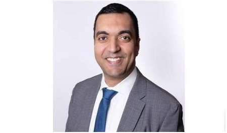 محمد الألفي.. أول طبيب مصري يُنتخب رئيساً للكلية الملكية لجراحي العيون ببريطانيا