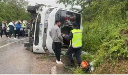 مقتل 8 أشخاص بينهم رضيع بحادث سير غرب تركيا