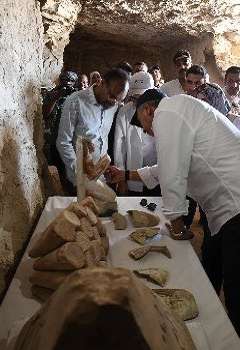 الآثار