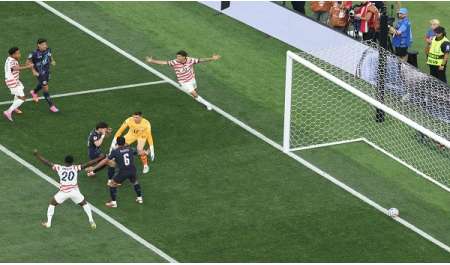 المنتخب الأمريكي يفتتح كأس العالم برباعية في باراغواي