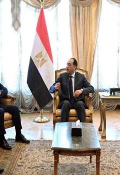 لقاء رئيس الوزراء والوزير الأوزبكي