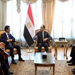 لقاء رئيس الوزراء والوزير الأوزبكي
