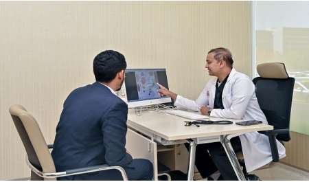 تشخيص وعلاج مرض ستيل المناعي النادر لمريض في أبوظبي