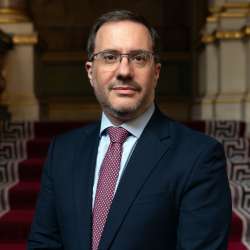 السفير البريطاني بالقاهرة