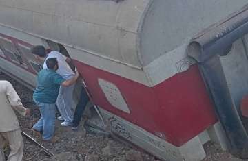 إصابات جراء خروج عربة قطار عن القضبان في مصر