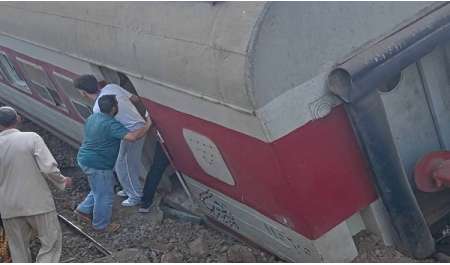 إصابات جراء خروج عربة قطار عن القضبان في مصر