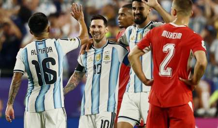 الأرجنتين تواجه إنجلترا في نصف نهائي كأس العالم 2026