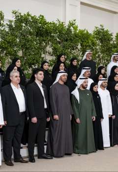 محمد بن زايد والطلبة