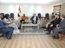 الوزير المصري والوفد الأوغندي