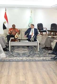 الوزير المصري والوفد الأوغندي