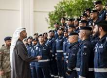 محمد بن زايد يستقبل فريق الإمارات للبحث والإنقاذ