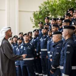 محمد بن زايد يستقبل فريق الإمارات للبحث والإنقاذ