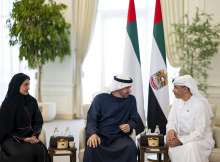 رئيس الإمارات يستقبل فريق عمل جناح الإمارات