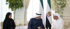 رئيس الإمارات يستقبل فريق عمل جناح الإمارات