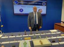 مصر تتسلم من FBI في أمريكا 48 قطعة أثرية مستردة