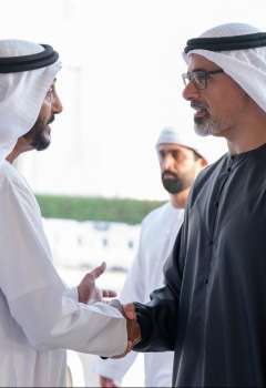 خالد بن محمد بن زايد يقدم واجب العزاء
