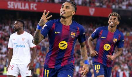 برشلونة يقلب تأخره أمام إشبيلية بثلاثية.. ورافينيا يواصل تألقه بهاتريك جديد