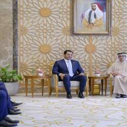 نائب رئيس الإمارات وصدام خليفة حفتر يبحثان تعزيز العلاقات