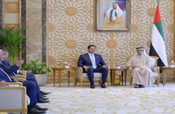 نائب رئيس الإمارات وصدام خليفة حفتر يبحثان تعزيز العلاقات