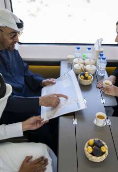 رئيس الدولة يستقل قطار الاتحاد