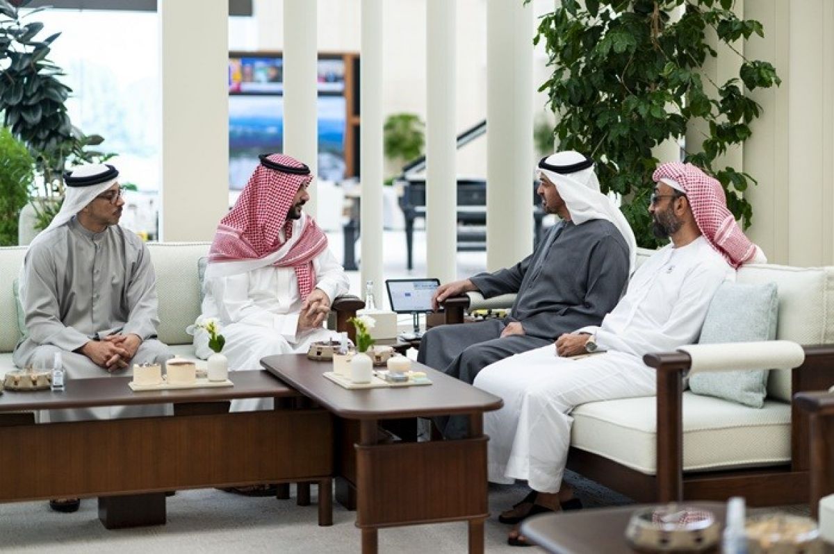 رئيس الإمارات يلتقي وزير الدفاع السعودي