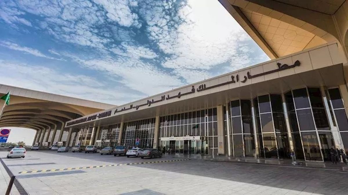 مطار الملك فهد الدولي